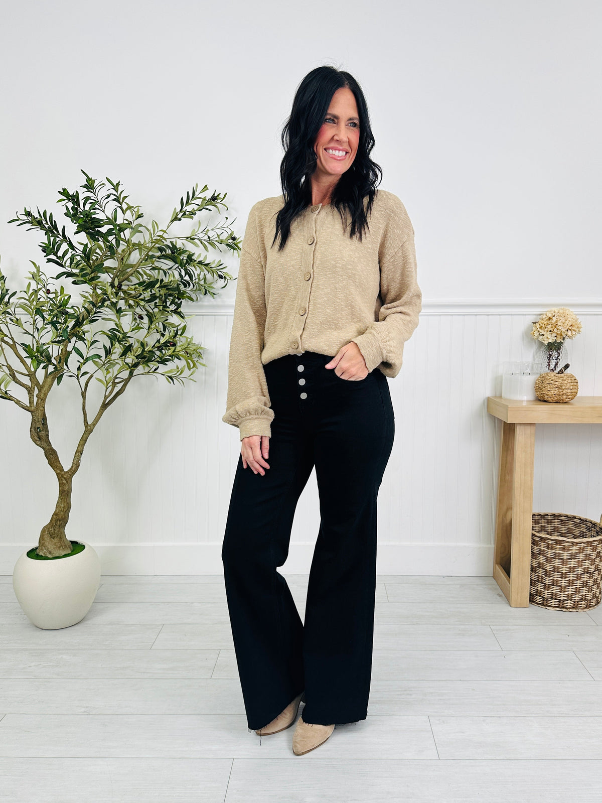 Vivienne™ | Tummy Control Wide-Leg Black Jeans