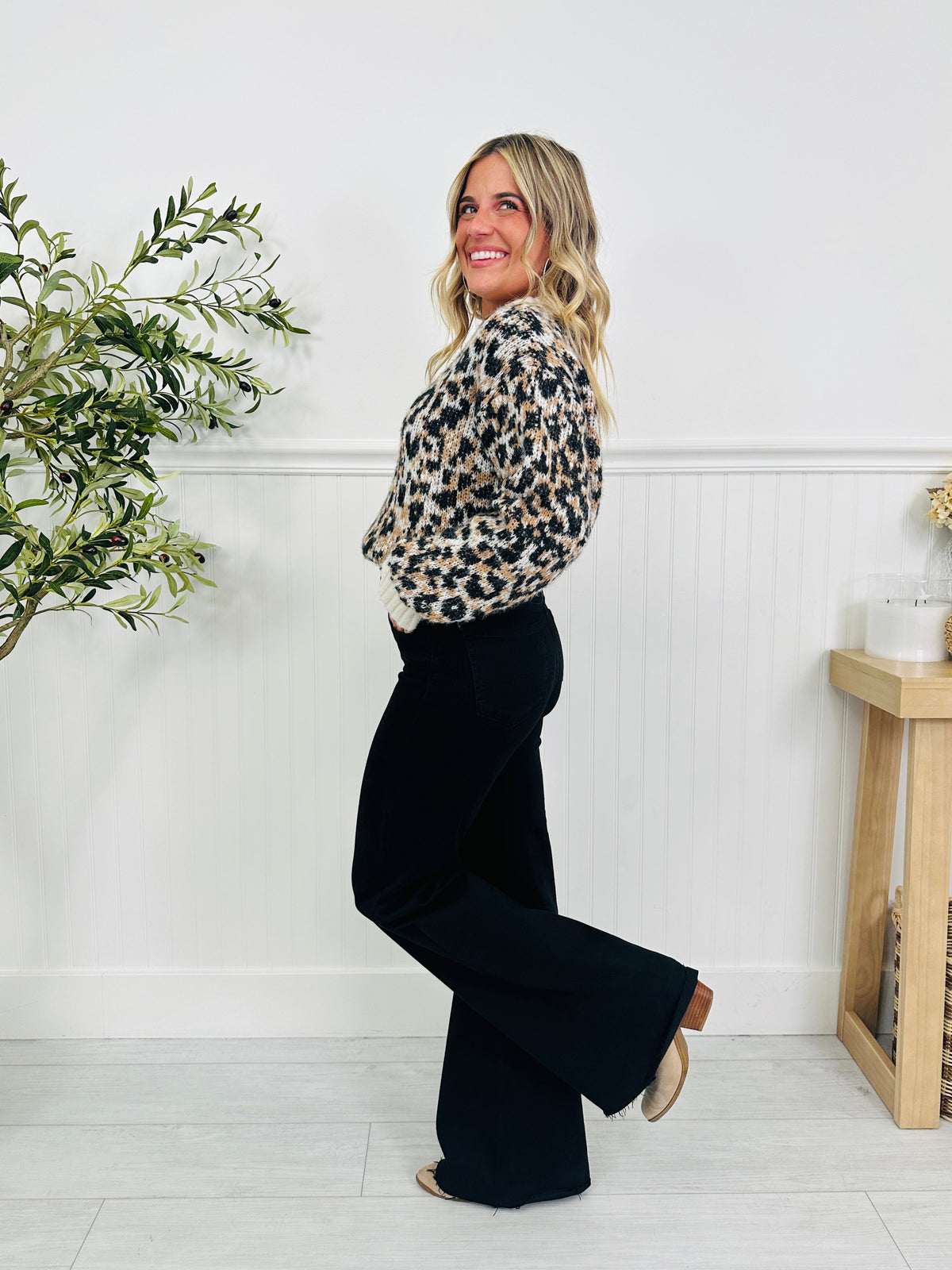 Vivienne™ | Tummy Control Wide-Leg Black Jeans